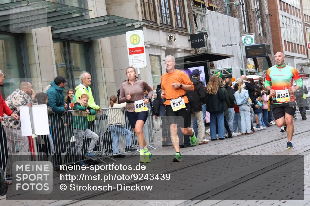 05.10.2025 - 20. swb-Marathon Bremen Strokosch-Dieckow http://msf.ph/oto/9243439 05.10.2025 10:49:20 Ziel 9218, 9233, 9369, 9452, 9626, 9627, 9696, 9761, 9889, 10170, 10346, 10381, 10636, 10712, 10726, 10781, 10873, 10888, 11091, 11487, 11579, 11692, 9218, 9233, 9369, 9452, 9626, 9627, 9696, 9761, 9889, 10170, 10346, 10381, 10636, 10712, 10726, 10781, 10873, 10888, 11091, 11487, 11579, 11692 meine-sportfotos.de