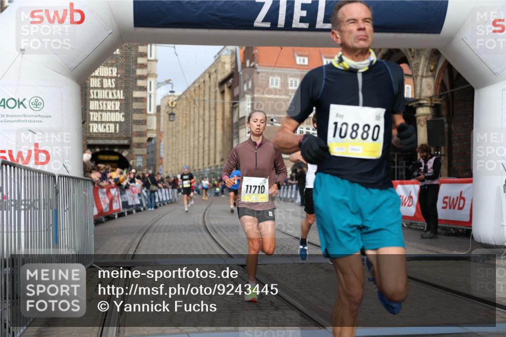 05.10.2025 - 20. swb-Marathon Bremen Yannick Fuchs http://msf.ph/oto/9243445 05.10.2025 10:42:00 Ziel 9884, 10104, 10880, 11581, 11710 meine-sportfotos.de