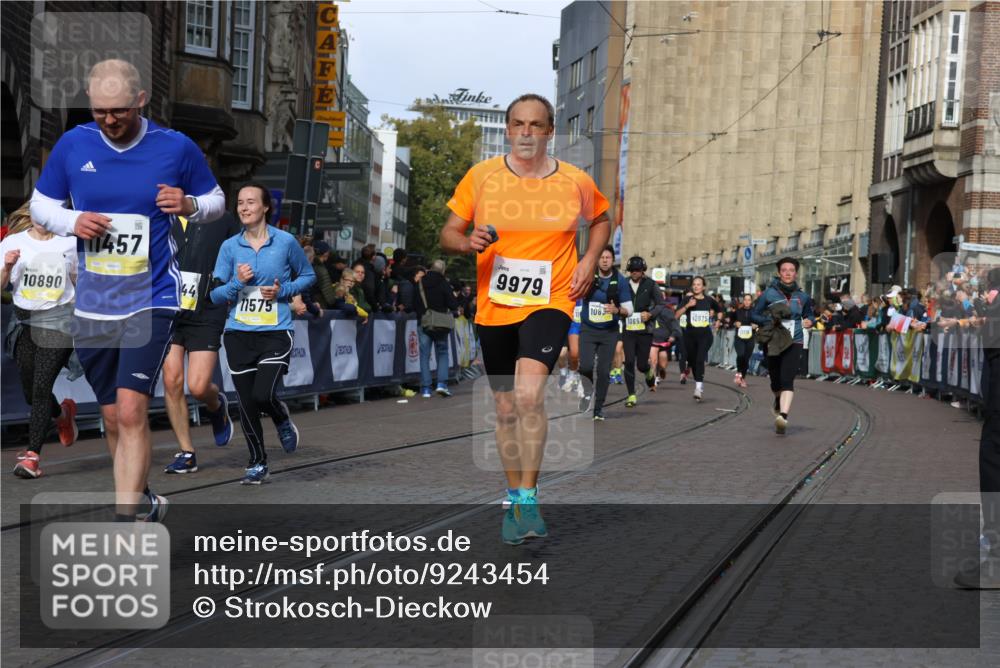 05.10.2025 - 20. swb-Marathon Bremen Strokosch-Dieckow http://msf.ph/oto/9243454 05.10.2025 10:57:48 Ziel 9221, 9719, 9979, 10219, 10341, 10651, 10834, 10890, 10975, 11023, 11116, 11301, 11457, 11469, 11564, 11575, 11731, 11744 meine-sportfotos.de