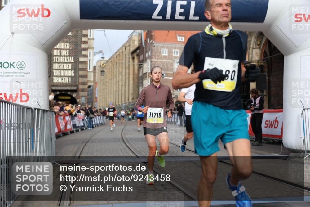 05.10.2025 - 20. swb-Marathon Bremen Yannick Fuchs http://msf.ph/oto/9243458 05.10.2025 10:42:00 Ziel 9884, 10104, 10880, 11581, 11710 meine-sportfotos.de