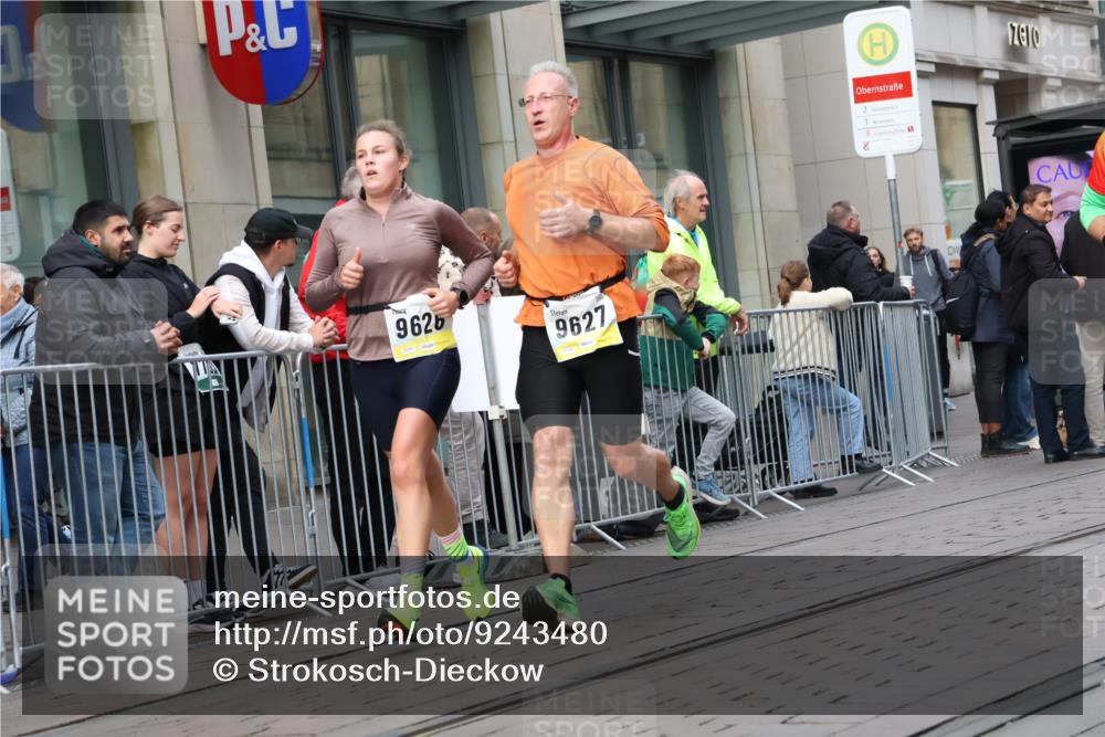 05.10.2025 - 20. swb-Marathon Bremen Strokosch-Dieckow http://msf.ph/oto/9243480 05.10.2025 10:49:21 Ziel 9218, 9369, 9452, 9626, 9627, 9696, 9761, 9889, 10159, 10170, 10346, 10381, 10636, 10712, 10726, 10781, 10873, 10888, 11091, 11579, 11692, 11749, 9218, 9369, 9452, 9626, 9627, 9696, 9761, 9889, 10159, 10170, 10346, 10381, 10636, 10712, 10726, 10781, 10873, 10888, 11091, 11579, 11692, 11749 meine-sportfotos.de