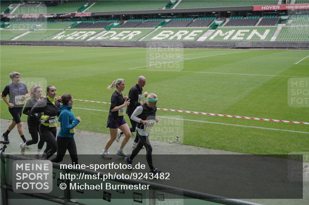 05.10.2025 - 20. swb-Marathon Bremen Michael Burmester http://msf.ph/oto/9243482 05.10.2025 10:36:09 Laufen im Stadion 7123, 7177, 7178, 7908, 8585, 9005, 9173, 9174, 9215, 9231, 9278, 9327, 9330, 9346, 9349, 9370, 9371, 9378, 9389, 9433, 9443, 9450, 9451, 9454, 9462, 9508, 9516, 9518, 9542, 9550, 9568, 9608, 9609, 9611, 9613, 9634, 9635, 9686, 9737, 9747, 9790, 9880, 9904, 9914, 9937, 9954, 9962, 9977, 10006, 10039, 10059, 10063, 10079, 10084, 10127, 10138, 10139, 10143, 10182, 10219, 10228, 10250, 10293, 10311, 10324, 10336, 10353, 10357, 10359, 10367, 10391, 10560, 7163 meine-sportfotos.de