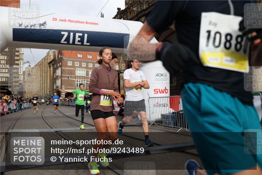 05.10.2025 - 20. swb-Marathon Bremen Yannick Fuchs http://msf.ph/oto/9243489 05.10.2025 10:42:01 Ziel 9884, 10104, 10691, 10880, 11581, 11710 meine-sportfotos.de