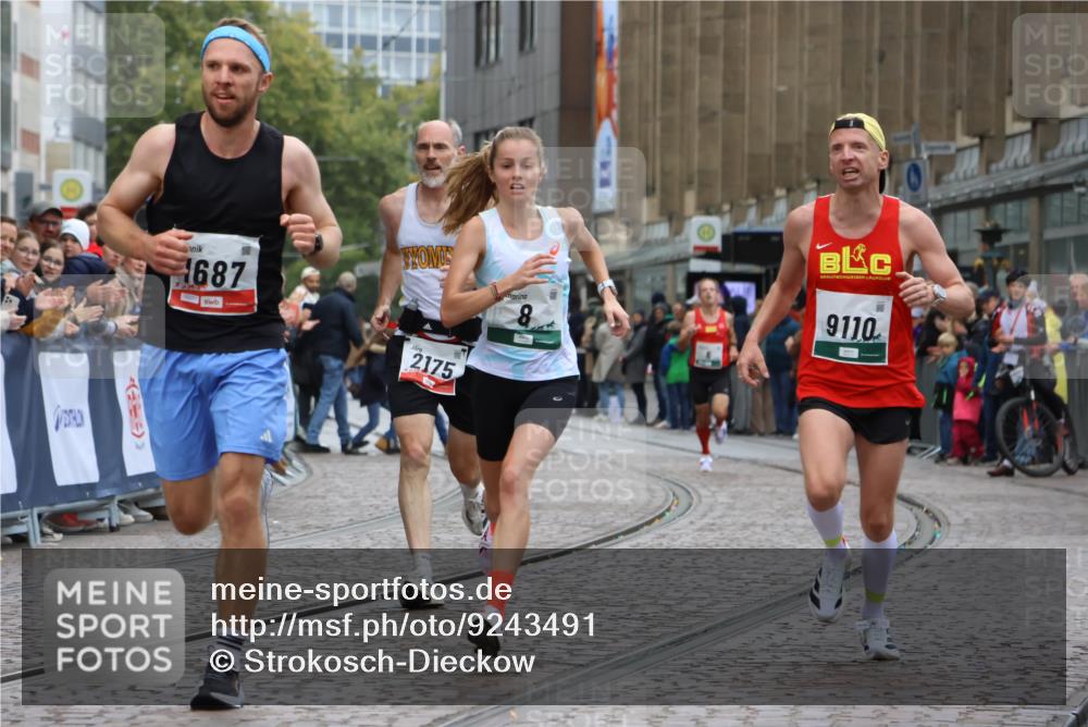 05.10.2025 - 20. swb-Marathon Bremen Strokosch-Dieckow http://msf.ph/oto/9243491 05.10.2025 12:44:31 Ziel 5, 6, 8, 263, 1618, 1687, 2175, 9110 meine-sportfotos.de