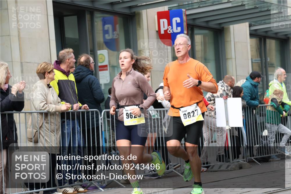 05.10.2025 - 20. swb-Marathon Bremen Strokosch-Dieckow http://msf.ph/oto/9243496 05.10.2025 10:49:21 Ziel 9218, 9369, 9452, 9626, 9627, 9696, 9761, 9889, 10159, 10170, 10346, 10381, 10636, 10712, 10726, 10781, 10873, 10888, 11091, 11579, 11692, 11749, 9218, 9369, 9452, 9626, 9627, 9696, 9761, 9889, 10159, 10170, 10346, 10381, 10636, 10712, 10726, 10781, 10873, 10888, 11091, 11579, 11692, 11749 meine-sportfotos.de