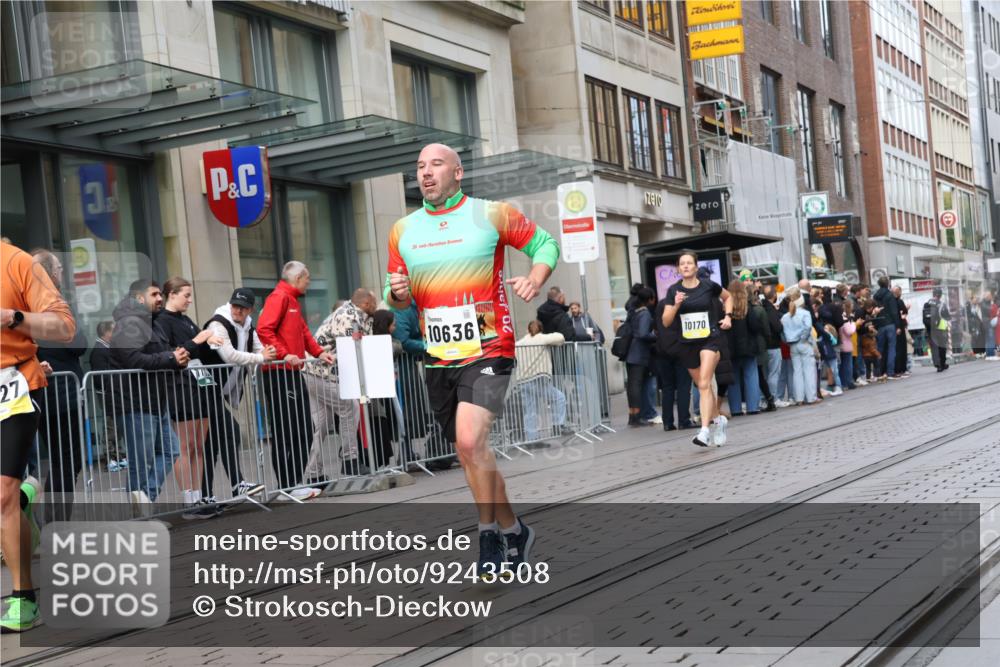 05.10.2025 - 20. swb-Marathon Bremen Strokosch-Dieckow http://msf.ph/oto/9243508 05.10.2025 10:49:22 Ziel 9218, 9369, 9452, 9626, 9627, 9696, 9761, 9889, 10159, 10170, 10346, 10636, 10712, 10726, 10781, 10873, 10888, 11091, 11579, 11692, 11749, 9218, 9369, 9452, 9626, 9627, 9696, 9761, 9889, 10159, 10170, 10346, 10636, 10712, 10726, 10781, 10873, 10888, 11091, 11579, 11692, 11749 meine-sportfotos.de