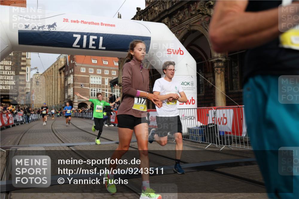 05.10.2025 - 20. swb-Marathon Bremen Yannick Fuchs http://msf.ph/oto/9243511 05.10.2025 10:42:01 Ziel 9884, 10104, 10691, 10880, 11581, 11710 meine-sportfotos.de