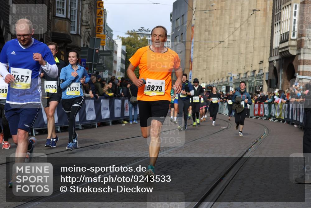 05.10.2025 - 20. swb-Marathon Bremen Strokosch-Dieckow http://msf.ph/oto/9243533 05.10.2025 10:57:48 Ziel 9221, 9719, 9979, 10219, 10341, 10651, 10834, 10890, 10975, 11023, 11116, 11301, 11457, 11469, 11564, 11575, 11731, 11744 meine-sportfotos.de