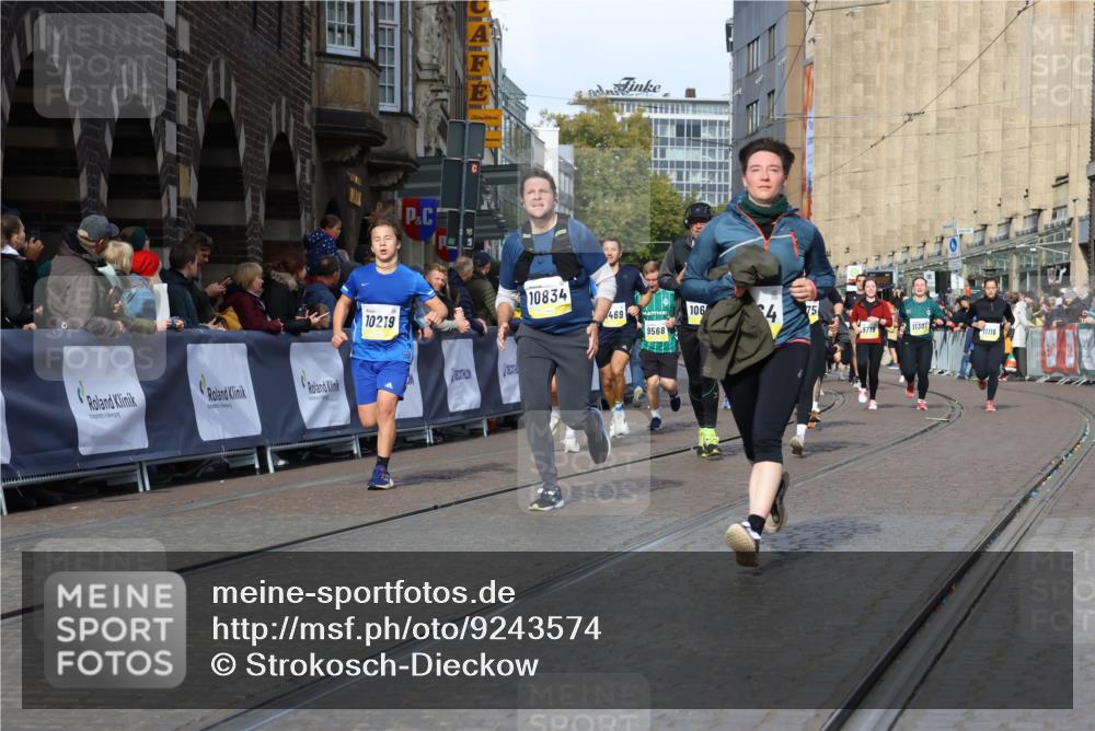05.10.2025 - 20. swb-Marathon Bremen Strokosch-Dieckow http://msf.ph/oto/9243574 05.10.2025 10:57:51 Ziel 9221, 9568, 9719, 10219, 10577, 10651, 10703, 10834, 10890, 10975, 11023, 11116, 11301, 11457, 11469, 11564, 11575, 11663, 11744 meine-sportfotos.de