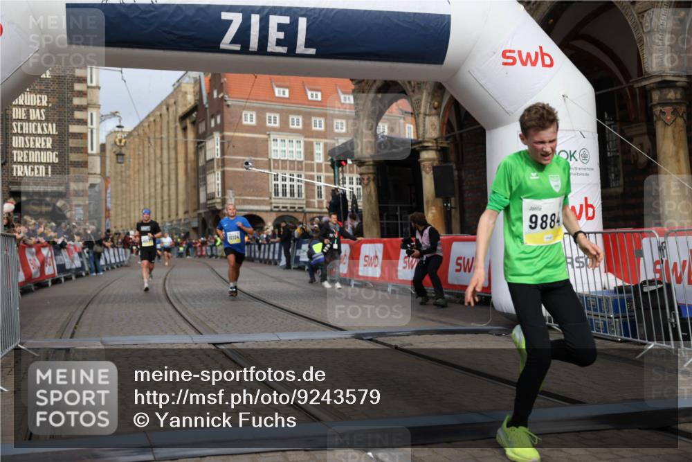 05.10.2025 - 20. swb-Marathon Bremen Yannick Fuchs http://msf.ph/oto/9243579 05.10.2025 10:42:02 Ziel 9884, 10104, 10155, 10691, 10880, 11581, 11710 meine-sportfotos.de