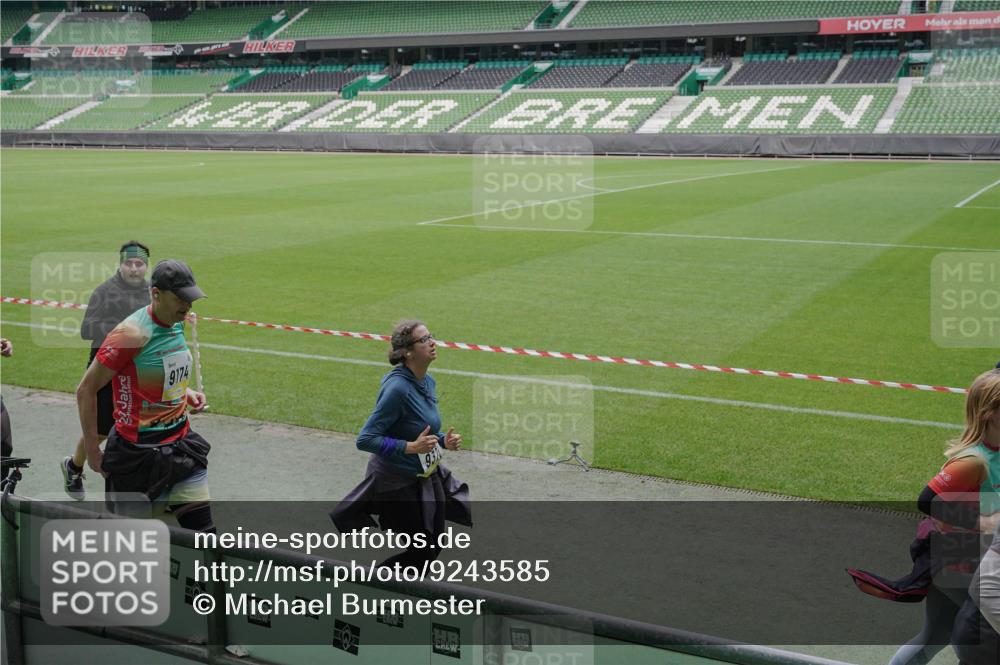 05.10.2025 - 20. swb-Marathon Bremen Michael Burmester http://msf.ph/oto/9243585 05.10.2025 10:36:11 Laufen im Stadion 7123, 7177, 7178, 7908, 8585, 9005, 9173, 9174, 9215, 9231, 9278, 9327, 9330, 9346, 9349, 9370, 9371, 9378, 9389, 9433, 9443, 9450, 9451, 9454, 9462, 9516, 9518, 9542, 9568, 9608, 9609, 9611, 9613, 9634, 9635, 9686, 9737, 9747, 9880, 9904, 9914, 9937, 9954, 9962, 9977, 10006, 10039, 10059, 10063, 10079, 10084, 10127, 10138, 10139, 10143, 10182, 10219, 10228, 10250, 10293, 10311, 10324, 10336, 10353, 10357, 10359, 10367, 10391, 10560, 7163 meine-sportfotos.de