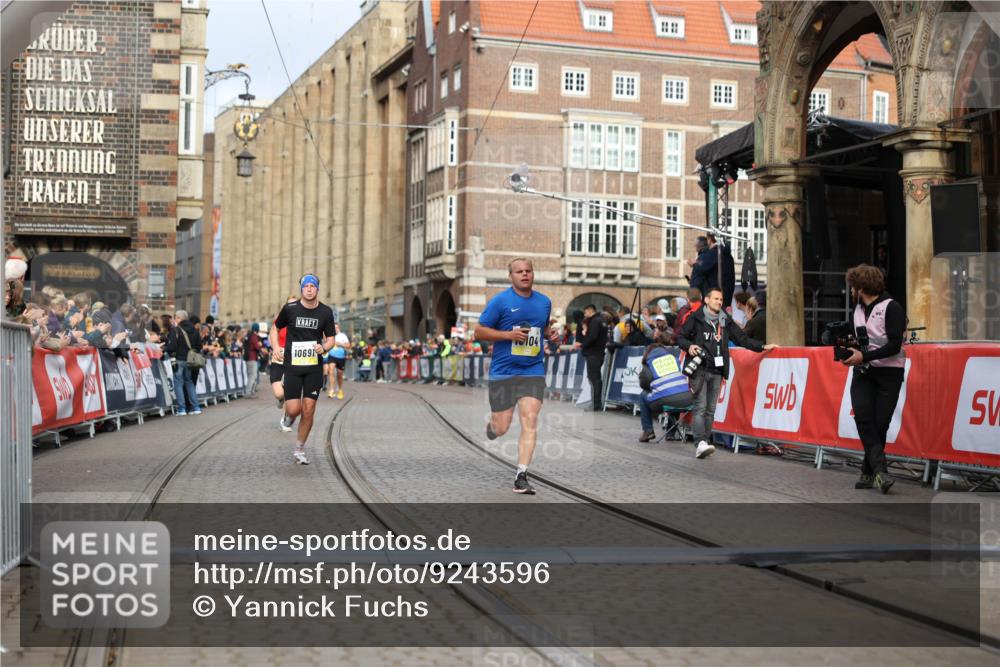 05.10.2025 - 20. swb-Marathon Bremen Yannick Fuchs http://msf.ph/oto/9243596 05.10.2025 10:42:02 Ziel 9884, 10104, 10155, 10691, 10880, 11581, 11710 meine-sportfotos.de
