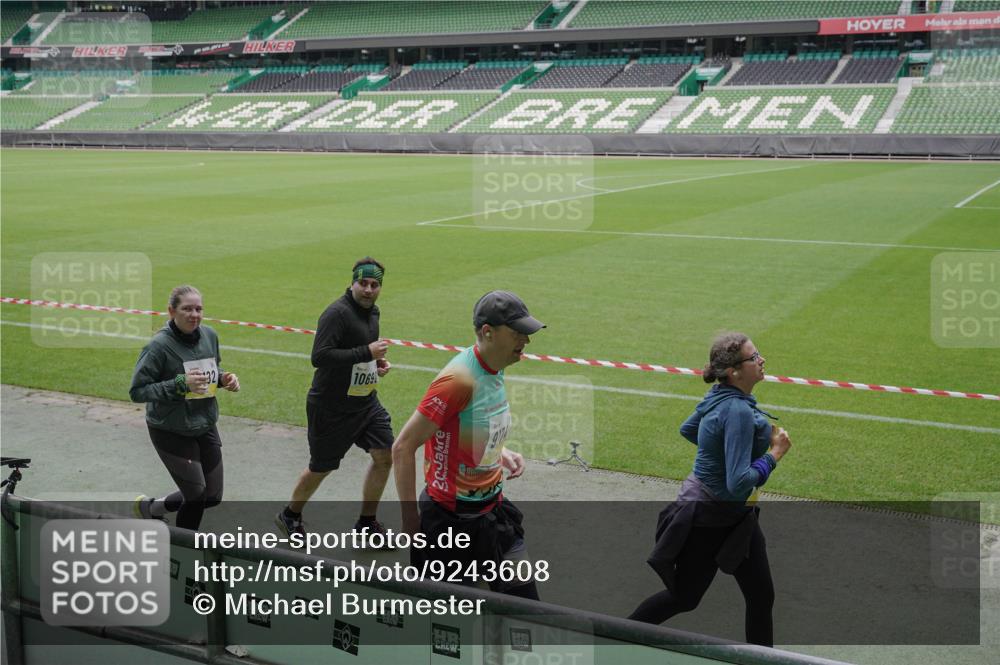 05.10.2025 - 20. swb-Marathon Bremen Michael Burmester http://msf.ph/oto/9243608 05.10.2025 10:36:12 Laufen im Stadion 7123, 7177, 7178, 7908, 8585, 9005, 9173, 9174, 9215, 9231, 9278, 9327, 9330, 9346, 9349, 9370, 9371, 9378, 9389, 9433, 9443, 9450, 9451, 9454, 9462, 9516, 9518, 9542, 9568, 9608, 9609, 9611, 9613, 9634, 9635, 9686, 9737, 9747, 9880, 9904, 9914, 9937, 9954, 9962, 9977, 10006, 10039, 10059, 10063, 10079, 10084, 10127, 10138, 10139, 10143, 10182, 10219, 10228, 10250, 10293, 10311, 10324, 10336, 10353, 10357, 10359, 10367, 10391, 10406, 10560, 10901, 7163 meine-sportfotos.de