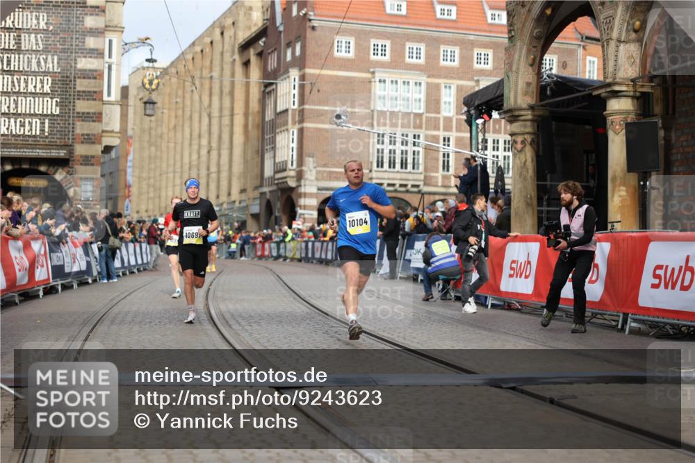 05.10.2025 - 20. swb-Marathon Bremen Yannick Fuchs http://msf.ph/oto/9243623 05.10.2025 10:42:03 Ziel 9884, 10104, 10155, 10691, 10880, 11581, 11710 meine-sportfotos.de