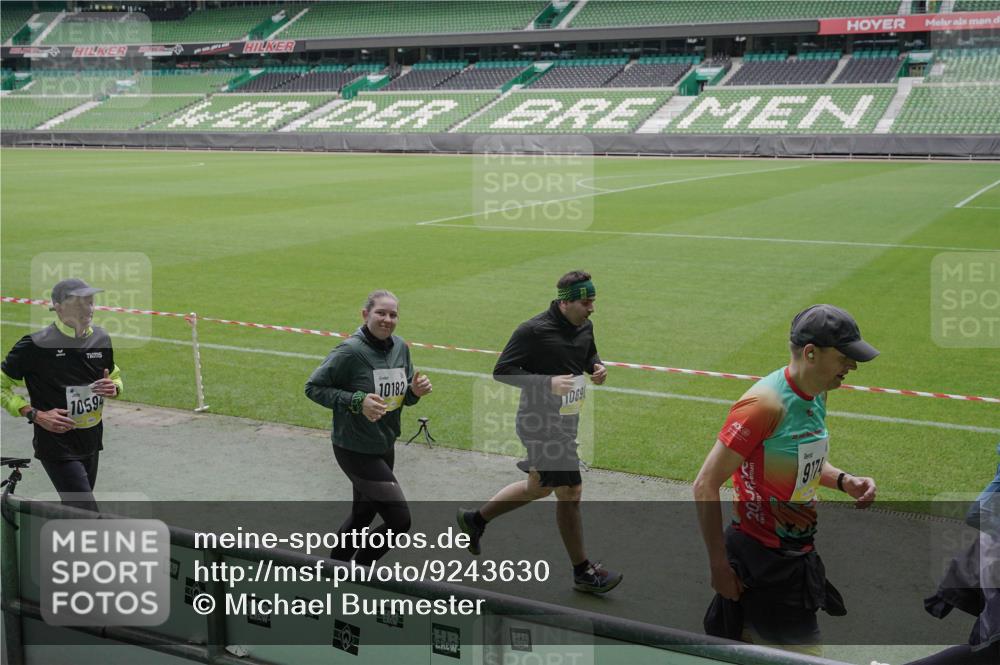 05.10.2025 - 20. swb-Marathon Bremen Michael Burmester http://msf.ph/oto/9243630 05.10.2025 10:36:12 Laufen im Stadion 7123, 7177, 7178, 7908, 8585, 9005, 9173, 9174, 9215, 9231, 9278, 9327, 9330, 9346, 9349, 9370, 9371, 9378, 9389, 9433, 9443, 9450, 9451, 9454, 9462, 9516, 9518, 9542, 9568, 9608, 9609, 9611, 9613, 9634, 9635, 9686, 9737, 9747, 9880, 9904, 9914, 9937, 9954, 9962, 9977, 10006, 10039, 10059, 10063, 10079, 10084, 10127, 10138, 10139, 10143, 10182, 10219, 10228, 10250, 10293, 10311, 10324, 10336, 10353, 10357, 10359, 10367, 10391, 10406, 10560, 10901, 7163 meine-sportfotos.de