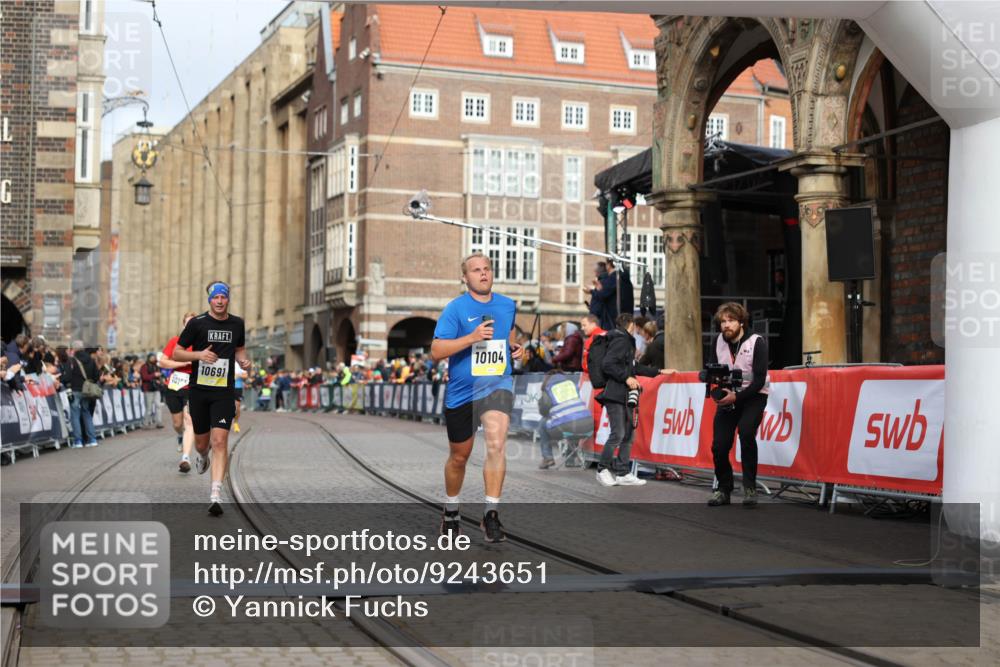 05.10.2025 - 20. swb-Marathon Bremen Yannick Fuchs http://msf.ph/oto/9243651 05.10.2025 10:42:03 Ziel 9884, 10104, 10155, 10691, 10880, 11581, 11710 meine-sportfotos.de