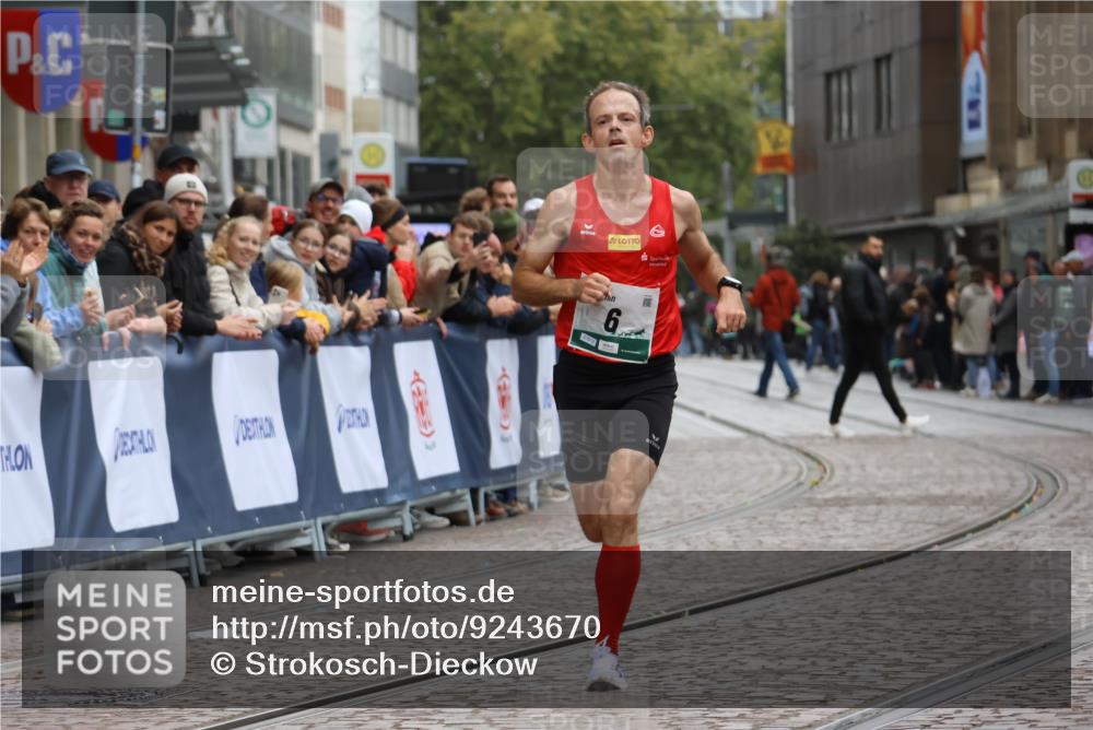 05.10.2025 - 20. swb-Marathon Bremen Strokosch-Dieckow http://msf.ph/oto/9243670 05.10.2025 12:44:39 Ziel 6 meine-sportfotos.de