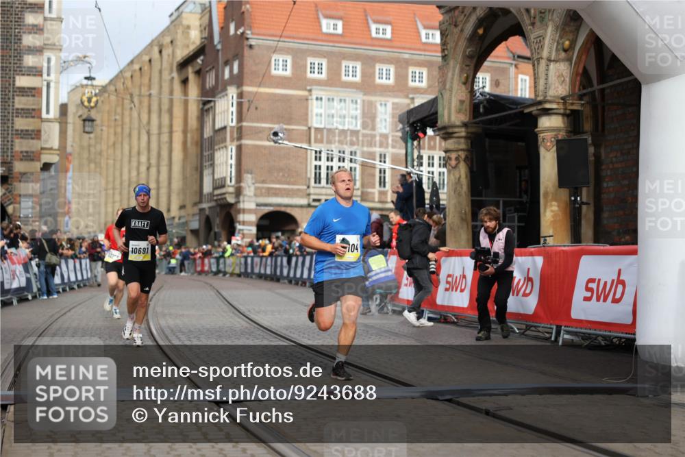 05.10.2025 - 20. swb-Marathon Bremen Yannick Fuchs http://msf.ph/oto/9243688 05.10.2025 10:42:03 Ziel 9884, 10104, 10155, 10691, 10880, 11581, 11710 meine-sportfotos.de