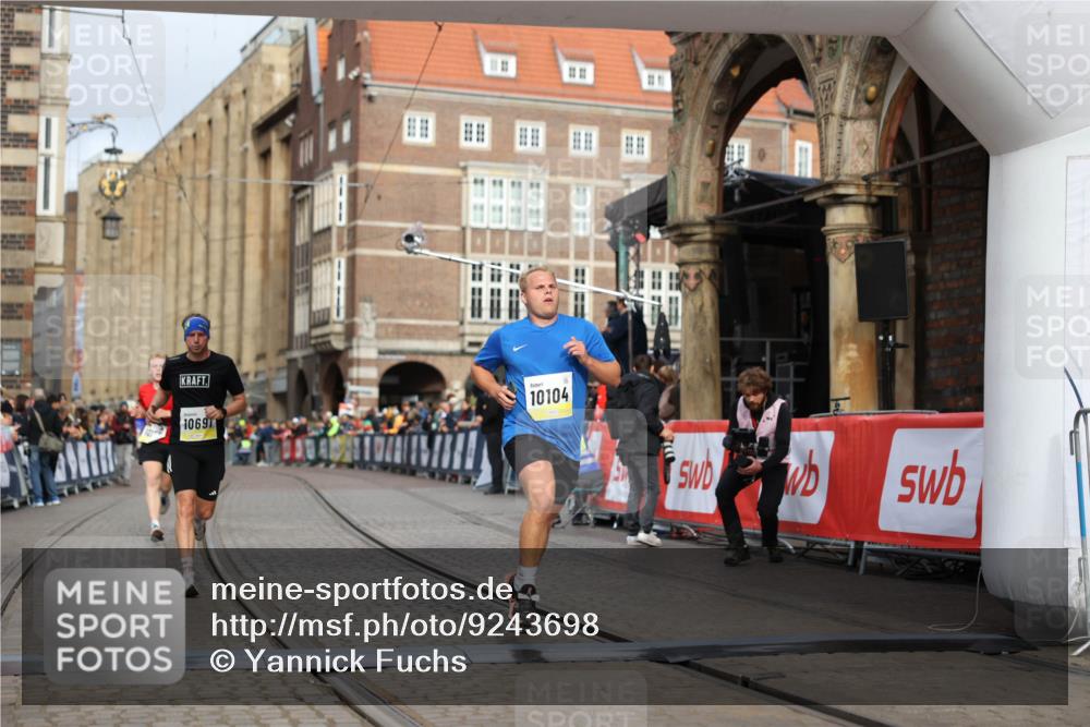 05.10.2025 - 20. swb-Marathon Bremen Yannick Fuchs http://msf.ph/oto/9243698 05.10.2025 10:42:03 Ziel 9884, 10104, 10155, 10691, 10880, 11581, 11710 meine-sportfotos.de