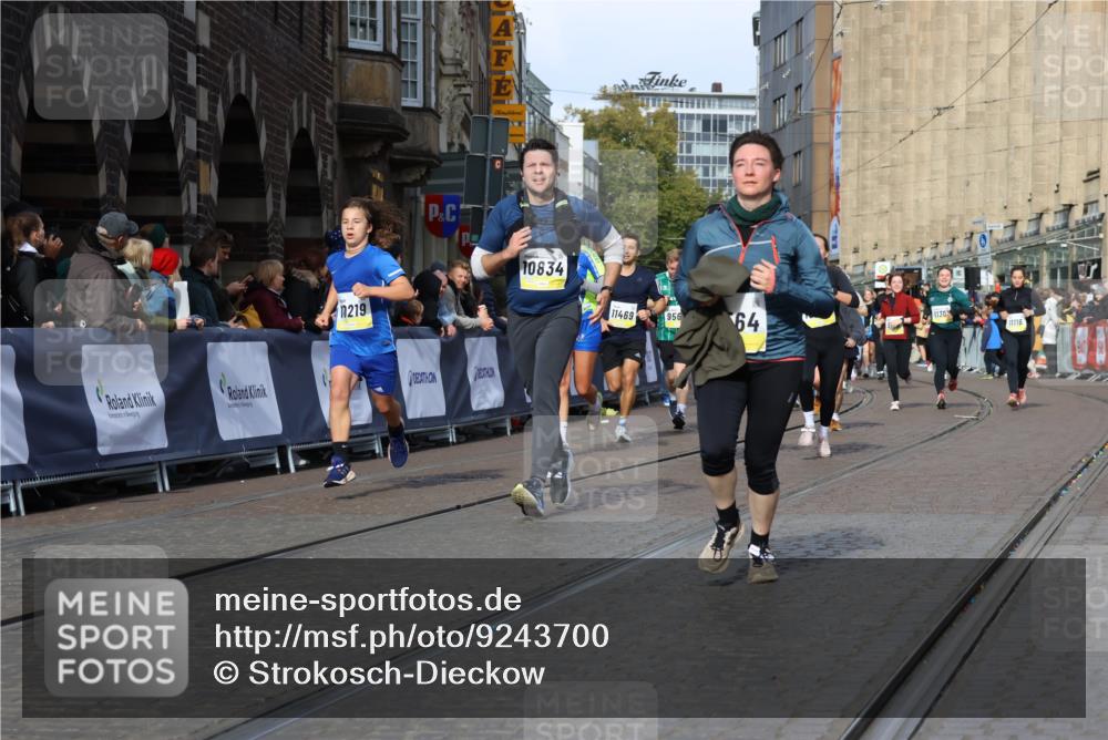 05.10.2025 - 20. swb-Marathon Bremen Strokosch-Dieckow http://msf.ph/oto/9243700 05.10.2025 10:57:51 Ziel 9221, 9568, 9719, 10219, 10577, 10651, 10703, 10834, 10890, 10975, 11023, 11116, 11301, 11457, 11469, 11564, 11575, 11663, 11744 meine-sportfotos.de