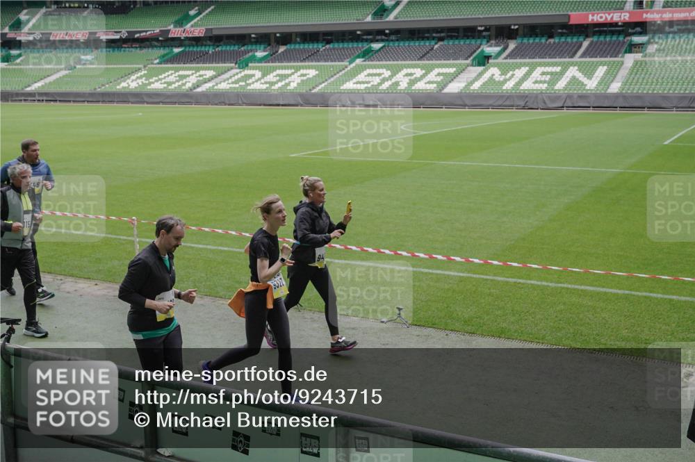 05.10.2025 - 20. swb-Marathon Bremen Michael Burmester http://msf.ph/oto/9243715 05.10.2025 10:36:14 Laufen im Stadion 7123, 7177, 7178, 7908, 8585, 9005, 9173, 9174, 9215, 9231, 9278, 9327, 9330, 9346, 9349, 9370, 9371, 9378, 9389, 9433, 9443, 9450, 9451, 9454, 9462, 9516, 9518, 9542, 9568, 9593, 9608, 9609, 9611, 9613, 9634, 9635, 9686, 9737, 9747, 9880, 9904, 9914, 9937, 9954, 9962, 9977, 9991, 10006, 10039, 10059, 10063, 10079, 10127, 10138, 10139, 10143, 10182, 10219, 10228, 10250, 10293, 10311, 10324, 10336, 10353, 10357, 10359, 10367, 10391, 10406, 10560, 10901, 7163 meine-sportfotos.de