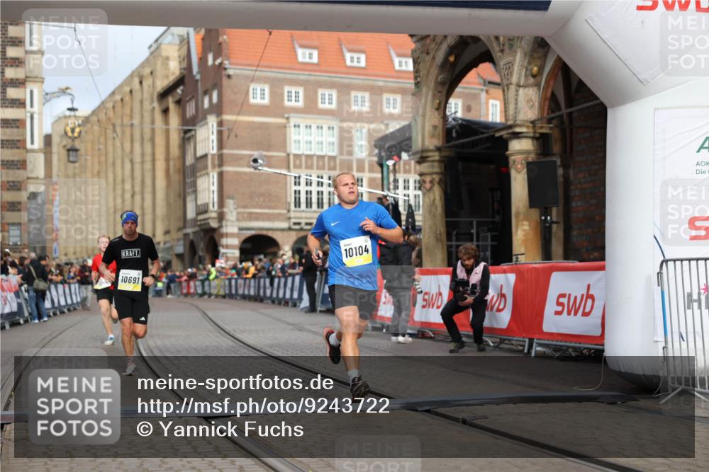 05.10.2025 - 20. swb-Marathon Bremen Yannick Fuchs http://msf.ph/oto/9243722 05.10.2025 10:42:03 Ziel 9884, 10104, 10155, 10691, 10880, 11581, 11710 meine-sportfotos.de