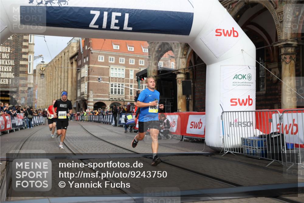 05.10.2025 - 20. swb-Marathon Bremen Yannick Fuchs http://msf.ph/oto/9243750 05.10.2025 10:42:04 Ziel 9884, 10104, 10155, 10691, 10880, 11581, 11710 meine-sportfotos.de