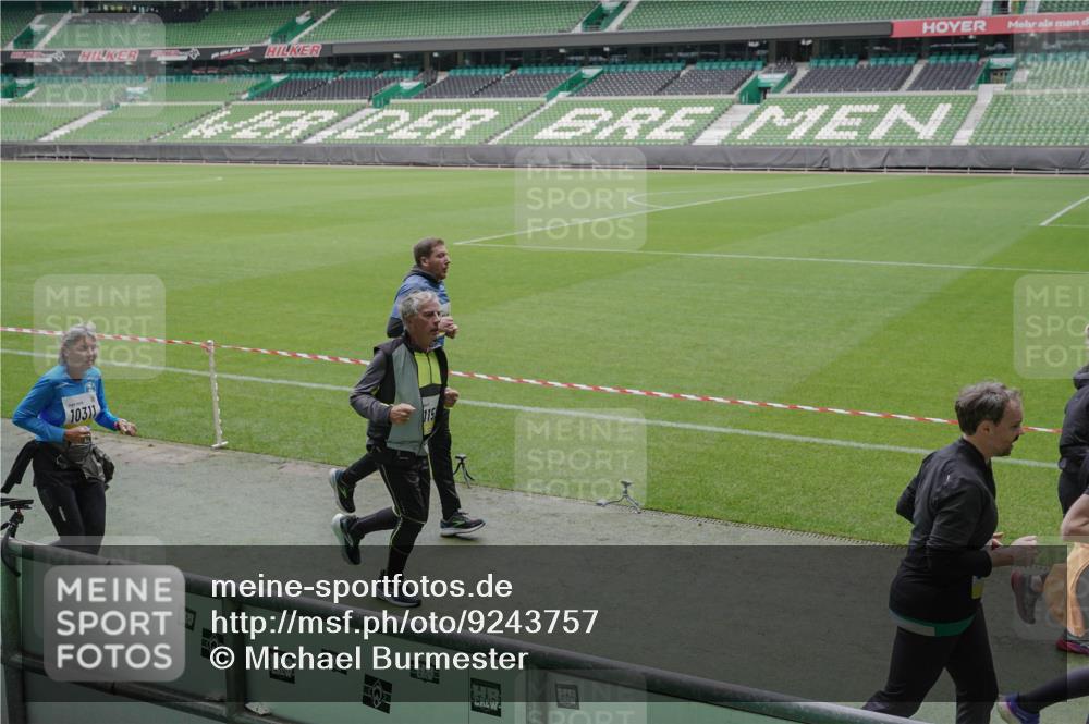 05.10.2025 - 20. swb-Marathon Bremen Michael Burmester http://msf.ph/oto/9243757 05.10.2025 10:36:15 Laufen im Stadion 7123, 7177, 7178, 7908, 8585, 9005, 9173, 9174, 9215, 9231, 9278, 9327, 9330, 9346, 9349, 9370, 9371, 9378, 9389, 9433, 9443, 9450, 9451, 9454, 9462, 9516, 9518, 9542, 9568, 9593, 9608, 9609, 9611, 9613, 9634, 9635, 9686, 9737, 9747, 9880, 9904, 9914, 9937, 9954, 9962, 9977, 9991, 10006, 10039, 10059, 10063, 10079, 10127, 10138, 10139, 10143, 10182, 10219, 10228, 10250, 10293, 10311, 10324, 10336, 10353, 10357, 10359, 10367, 10391, 10406, 10560, 10901, 7163 meine-sportfotos.de