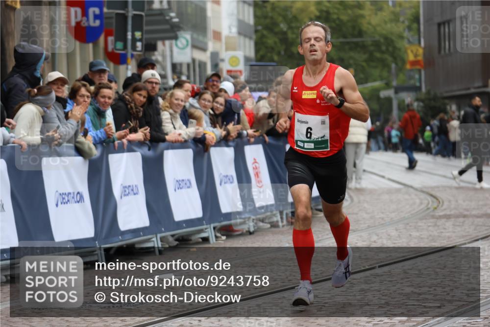 05.10.2025 - 20. swb-Marathon Bremen Strokosch-Dieckow http://msf.ph/oto/9243758 05.10.2025 12:44:39 Ziel 6 meine-sportfotos.de