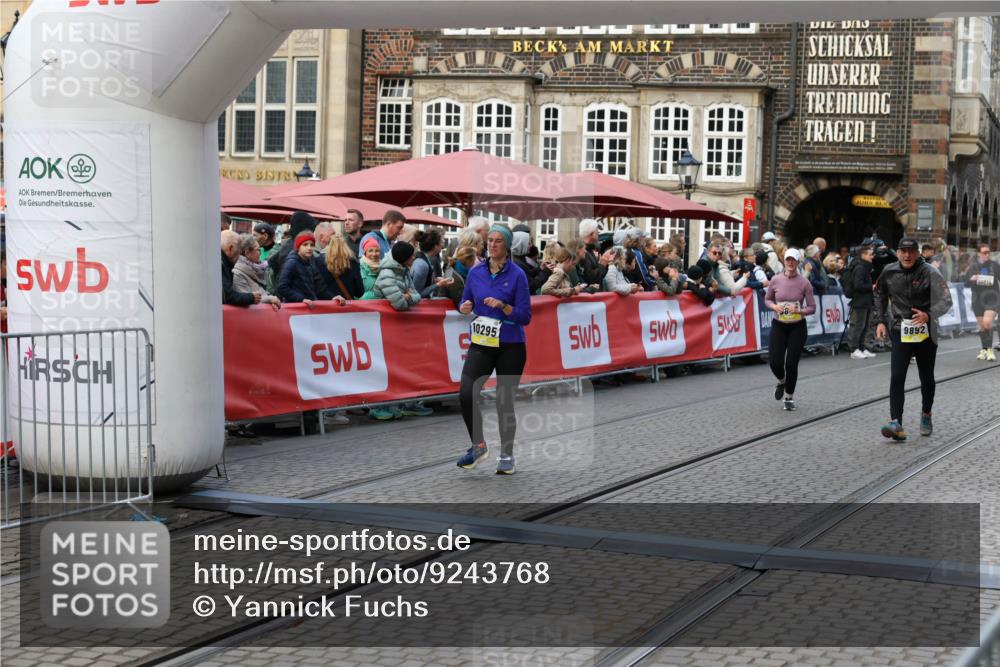05.10.2025 - 20. swb-Marathon Bremen Yannick Fuchs http://msf.ph/oto/9243768 05.10.2025 11:09:26 Ziel 9848, 9892, 10295, 10522, 11056, 11530, 11674 meine-sportfotos.de