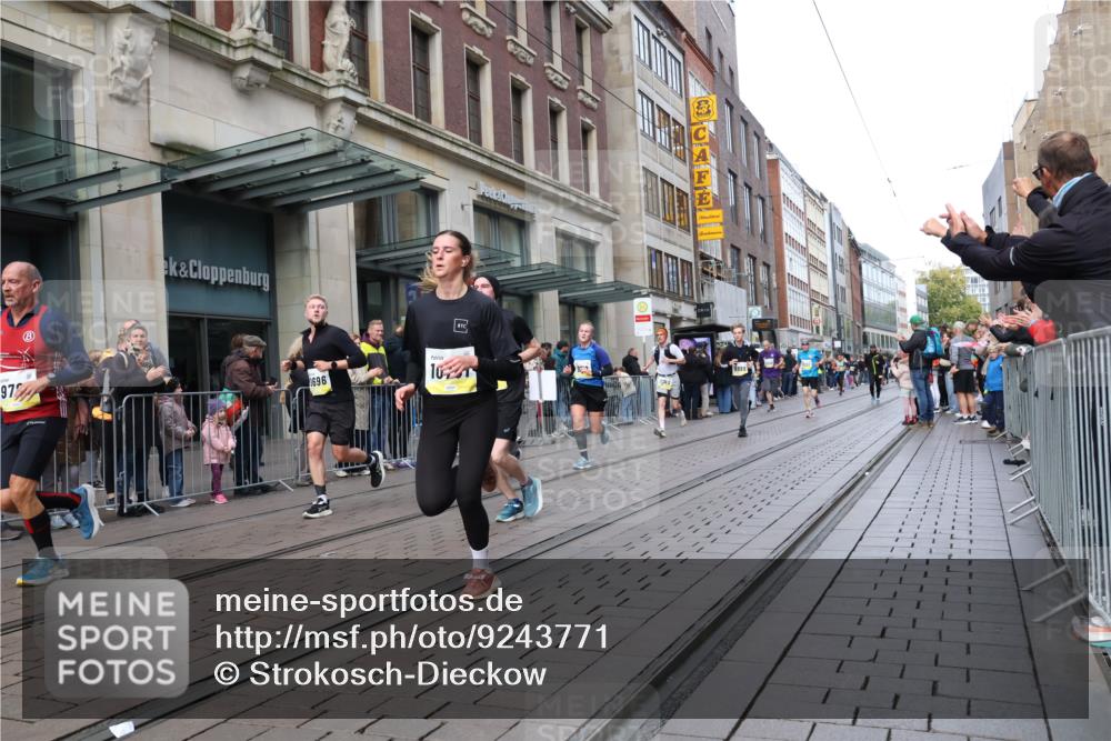 05.10.2025 - 20. swb-Marathon Bremen Strokosch-Dieckow http://msf.ph/oto/9243771 05.10.2025 10:49:36 Ziel 9218, 9369, 9452, 9485, 9676, 9693, 9696, 9761, 9787, 9803, 9889, 10159, 10246, 10346, 10543, 10781, 10868, 10946, 11091, 11208, 11288, 11295, 11621, 11642, 11749, 9218, 9369, 9452, 9485, 9676, 9693, 9696, 9761, 9787, 9803, 9889, 10159, 10246, 10346, 10543, 10781, 10868, 10946, 11091, 11208, 11288, 11295, 11621, 11642, 11749 meine-sportfotos.de