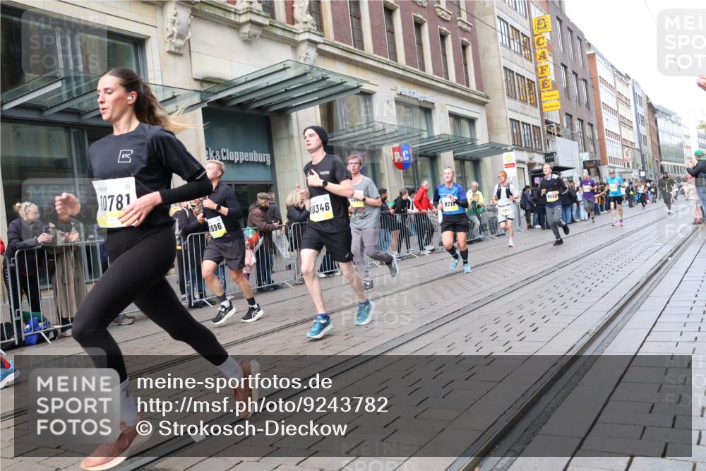 05.10.2025 - 20. swb-Marathon Bremen Strokosch-Dieckow http://msf.ph/oto/9243782 05.10.2025 10:49:36 Ziel 9218, 9369, 9452, 9485, 9676, 9693, 9696, 9761, 9787, 9803, 9889, 10159, 10246, 10346, 10543, 10781, 10868, 10946, 11091, 11208, 11288, 11295, 11621, 11642, 11749, 9218, 9369, 9452, 9485, 9676, 9693, 9696, 9761, 9787, 9803, 9889, 10159, 10246, 10346, 10543, 10781, 10868, 10946, 11091, 11208, 11288, 11295, 11621, 11642, 11749 meine-sportfotos.de