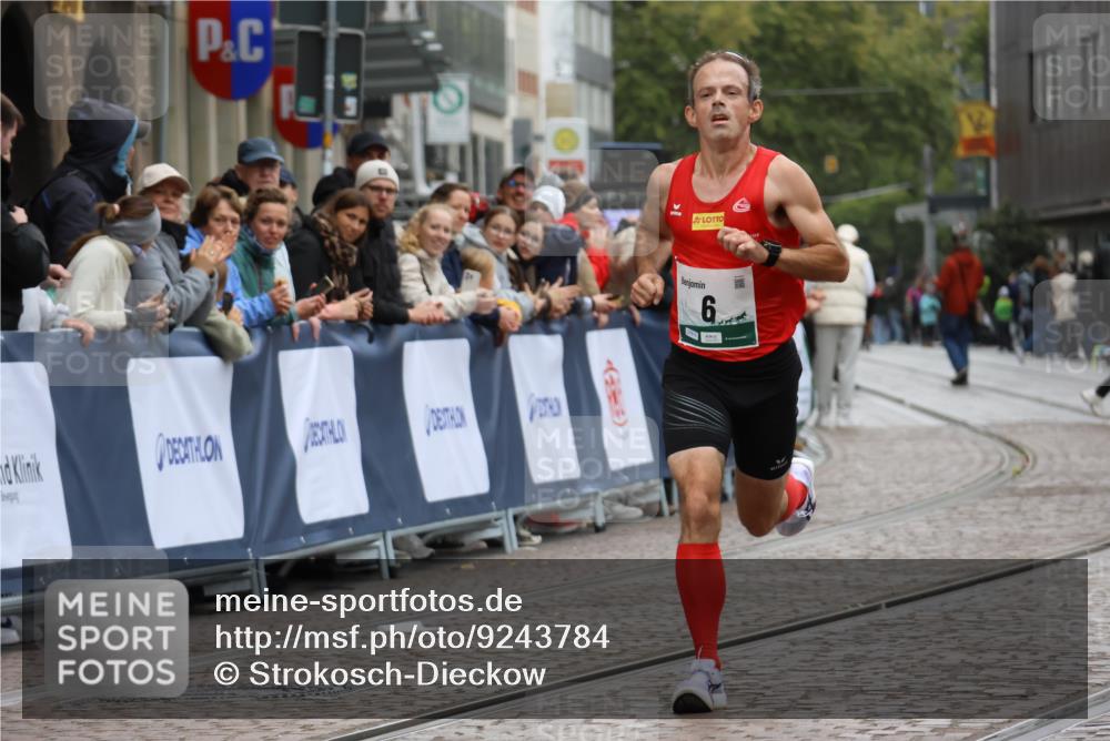05.10.2025 - 20. swb-Marathon Bremen Strokosch-Dieckow http://msf.ph/oto/9243784 05.10.2025 12:44:39 Ziel 6 meine-sportfotos.de