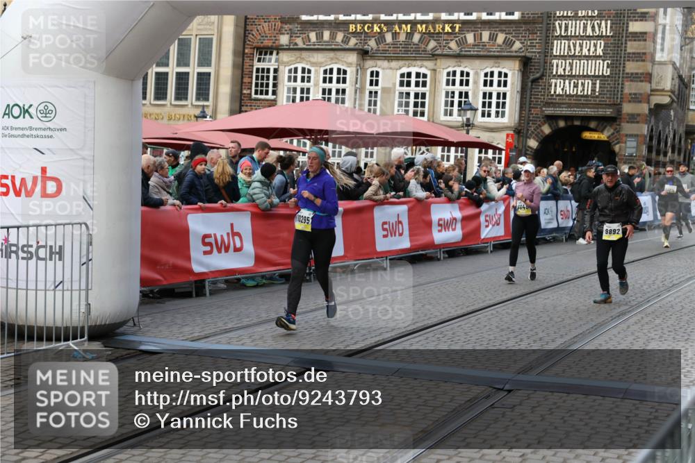 05.10.2025 - 20. swb-Marathon Bremen Yannick Fuchs http://msf.ph/oto/9243793 05.10.2025 11:09:26 Ziel 9848, 9892, 10295, 10522, 11056, 11530, 11674 meine-sportfotos.de