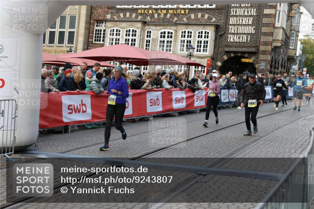 05.10.2025 - 20. swb-Marathon Bremen Yannick Fuchs http://msf.ph/oto/9243807 05.10.2025 11:09:26 Ziel 9848, 9892, 10295, 10522, 11056, 11530, 11674 meine-sportfotos.de