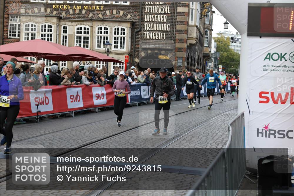 05.10.2025 - 20. swb-Marathon Bremen Yannick Fuchs http://msf.ph/oto/9243815 05.10.2025 11:09:26 Ziel 9848, 9892, 10295, 10522, 11056, 11530, 11674 meine-sportfotos.de