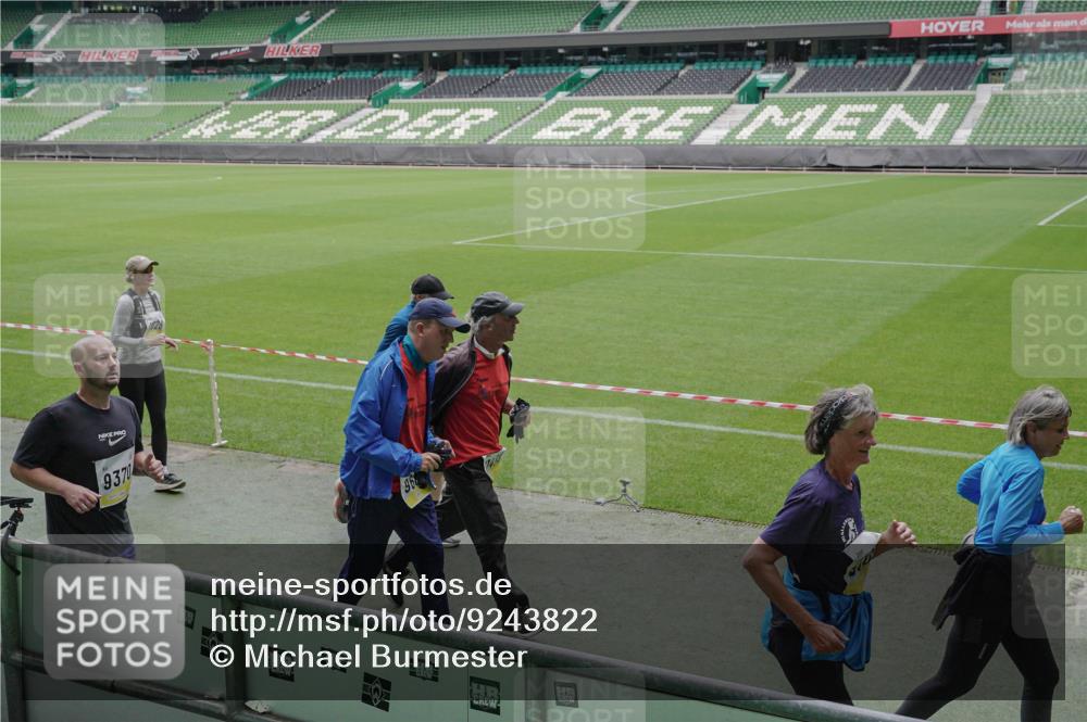 05.10.2025 - 20. swb-Marathon Bremen Michael Burmester http://msf.ph/oto/9243822 05.10.2025 10:36:17 Laufen im Stadion 7123, 7177, 7178, 7908, 8585, 9005, 9173, 9174, 9215, 9231, 9278, 9327, 9330, 9346, 9349, 9370, 9371, 9378, 9389, 9433, 9443, 9450, 9451, 9454, 9462, 9516, 9518, 9542, 9568, 9593, 9608, 9609, 9611, 9613, 9634, 9635, 9686, 9737, 9747, 9880, 9904, 9937, 9954, 9977, 9991, 10006, 10039, 10059, 10063, 10079, 10127, 10138, 10139, 10143, 10182, 10219, 10228, 10250, 10293, 10311, 10324, 10336, 10353, 10357, 10359, 10367, 10391, 10406, 10558, 10560, 10901, 7163 meine-sportfotos.de