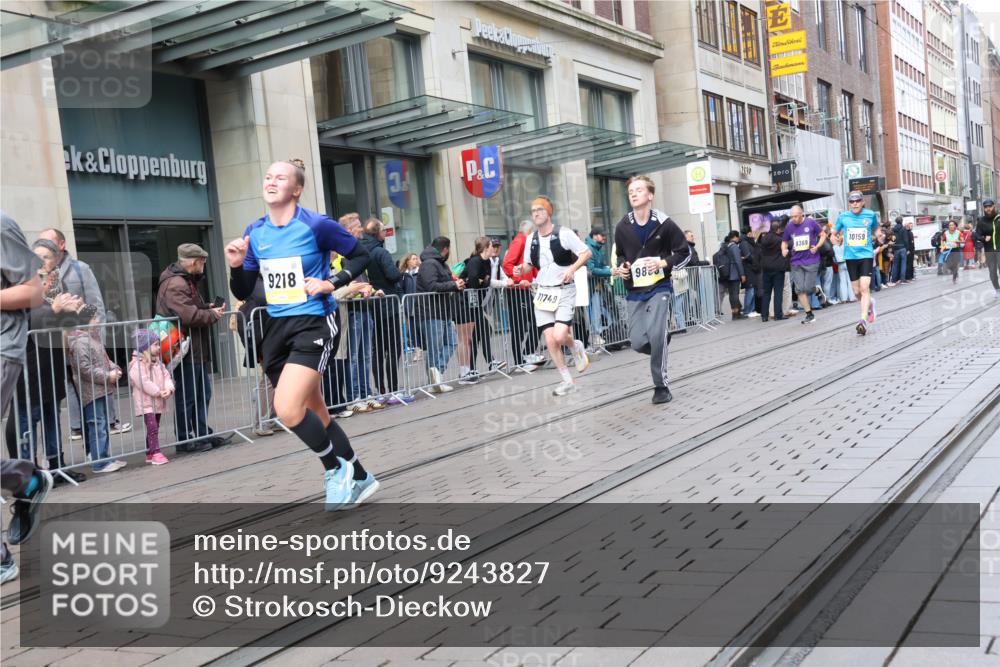 05.10.2025 - 20. swb-Marathon Bremen Strokosch-Dieckow http://msf.ph/oto/9243827 05.10.2025 10:49:37 Ziel 9218, 9369, 9452, 9485, 9676, 9693, 9696, 9761, 9787, 9803, 9889, 10159, 10246, 10346, 10543, 10781, 10868, 10946, 11091, 11104, 11208, 11288, 11295, 11621, 11642, 11749, 9218, 9369, 9452, 9485, 9676, 9693, 9696, 9761, 9787, 9803, 9889, 10159, 10246, 10346, 10543, 10781, 10868, 10946, 11091, 11104, 11208, 11288, 11295, 11621, 11642, 11749 meine-sportfotos.de