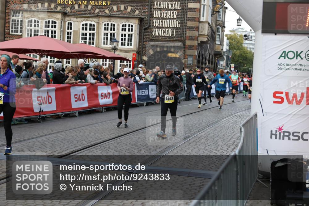 05.10.2025 - 20. swb-Marathon Bremen Yannick Fuchs http://msf.ph/oto/9243833 05.10.2025 11:09:26 Ziel 9848, 9892, 10295, 10522, 11056, 11530, 11674 meine-sportfotos.de