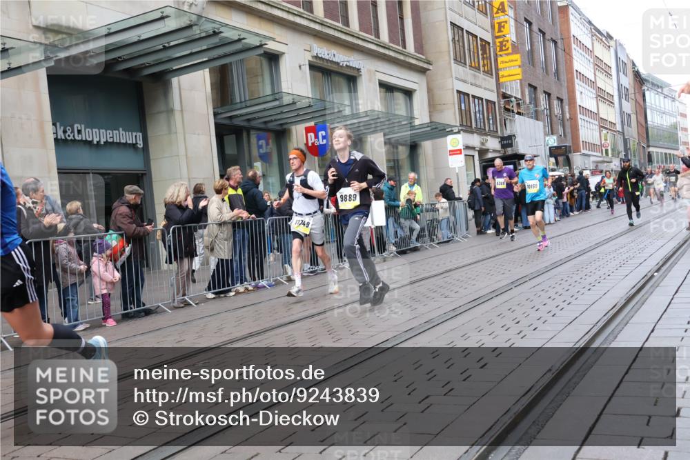 05.10.2025 - 20. swb-Marathon Bremen Strokosch-Dieckow http://msf.ph/oto/9243839 05.10.2025 10:49:38 Ziel 9218, 9369, 9485, 9645, 9676, 9693, 9696, 9761, 9787, 9803, 9889, 10159, 10246, 10346, 10543, 10781, 10868, 10946, 11091, 11104, 11208, 11288, 11295, 11621, 11642, 11749, 9218, 9369, 9485, 9645, 9676, 9693, 9696, 9761, 9787, 9803, 9889, 10159, 10246, 10346, 10543, 10781, 10868, 10946, 11091, 11104, 11208, 11288, 11295, 11621, 11642, 11749 meine-sportfotos.de