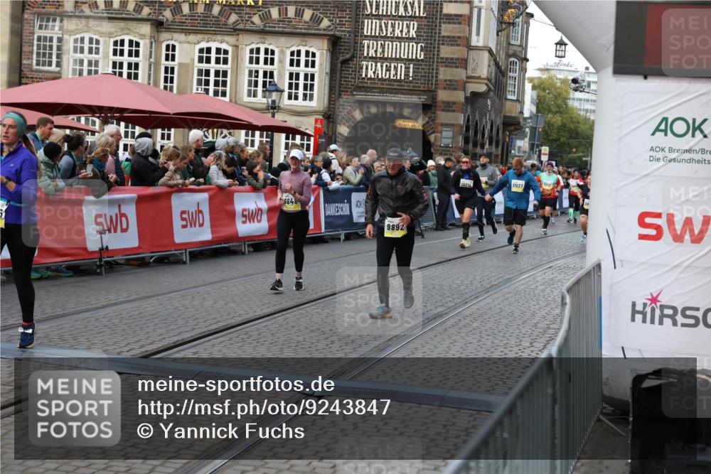 05.10.2025 - 20. swb-Marathon Bremen Yannick Fuchs http://msf.ph/oto/9243847 05.10.2025 11:09:26 Ziel 9848, 9892, 10295, 10522, 11056, 11530, 11674 meine-sportfotos.de