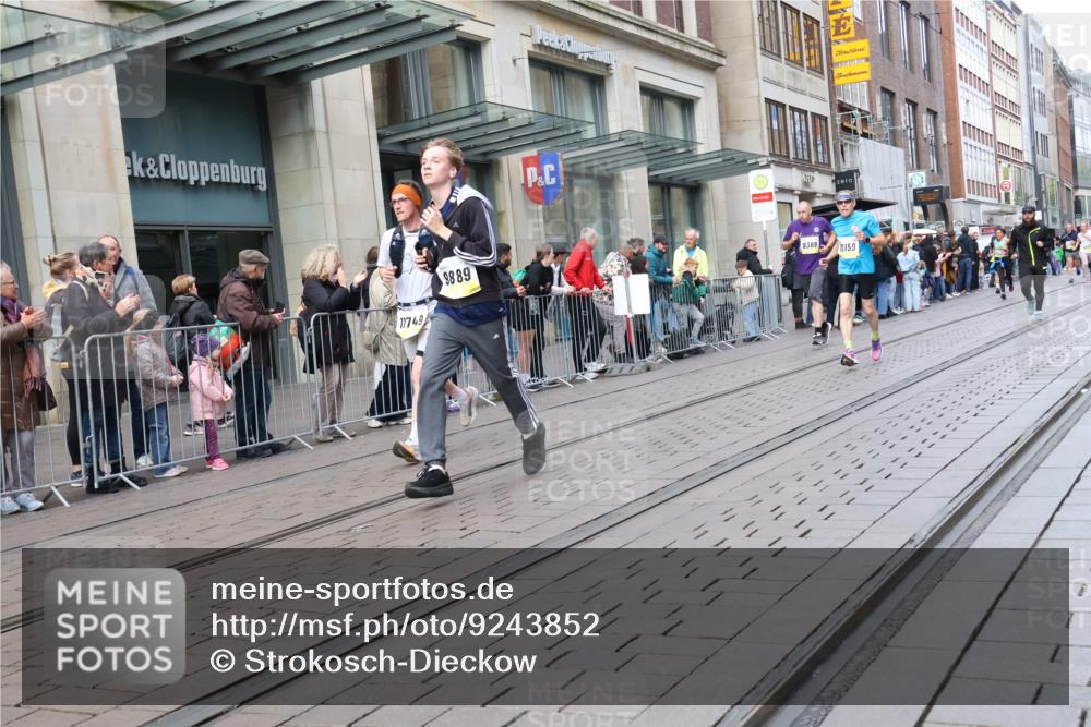 05.10.2025 - 20. swb-Marathon Bremen Strokosch-Dieckow http://msf.ph/oto/9243852 05.10.2025 10:49:38 Ziel 9218, 9369, 9485, 9645, 9676, 9693, 9696, 9761, 9787, 9803, 9889, 10159, 10246, 10346, 10543, 10781, 10868, 10946, 11091, 11104, 11208, 11288, 11295, 11621, 11642, 11749, 9218, 9369, 9485, 9645, 9676, 9693, 9696, 9761, 9787, 9803, 9889, 10159, 10246, 10346, 10543, 10781, 10868, 10946, 11091, 11104, 11208, 11288, 11295, 11621, 11642, 11749 meine-sportfotos.de