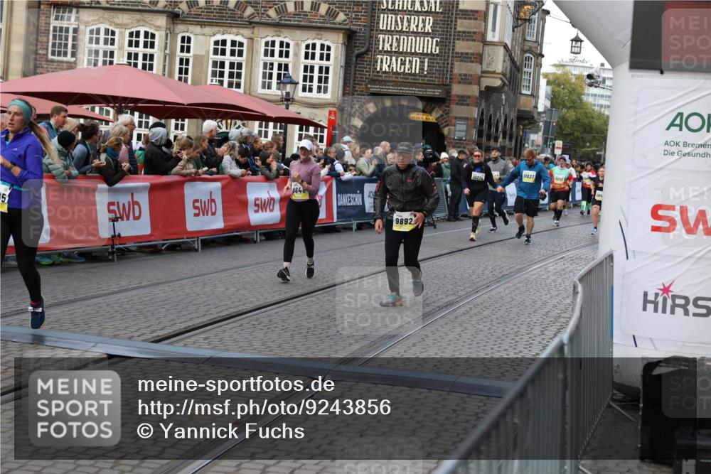 05.10.2025 - 20. swb-Marathon Bremen Yannick Fuchs http://msf.ph/oto/9243856 05.10.2025 11:09:26 Ziel 9848, 9892, 10295, 10522, 11056, 11530, 11674 meine-sportfotos.de