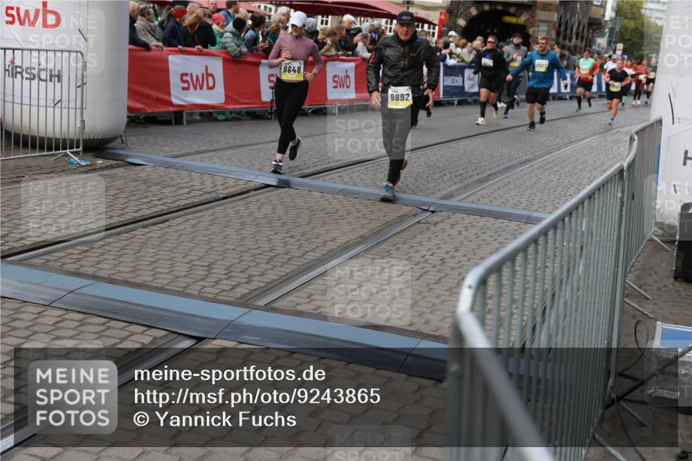 05.10.2025 - 20. swb-Marathon Bremen Yannick Fuchs http://msf.ph/oto/9243865 05.10.2025 11:09:28 Ziel 9848, 9892, 10295, 10522, 11056, 11218, 11530, 11674 meine-sportfotos.de