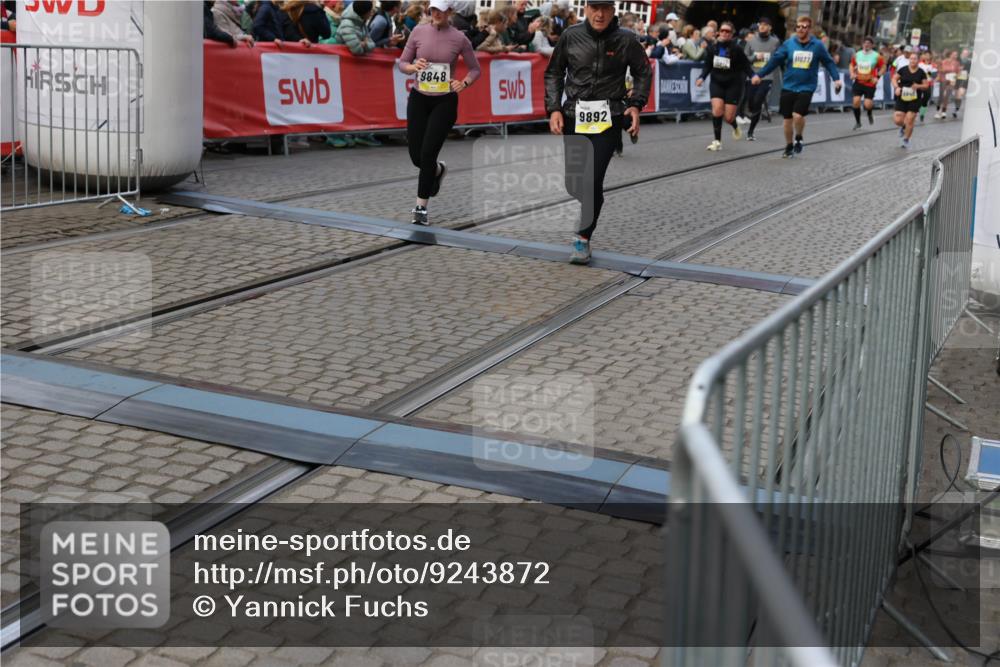 05.10.2025 - 20. swb-Marathon Bremen Yannick Fuchs http://msf.ph/oto/9243872 05.10.2025 11:09:28 Ziel 9848, 9892, 10295, 10522, 11056, 11218, 11530, 11674 meine-sportfotos.de