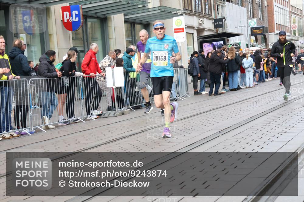 05.10.2025 - 20. swb-Marathon Bremen Strokosch-Dieckow http://msf.ph/oto/9243874 05.10.2025 10:49:39 Ziel 9218, 9369, 9485, 9645, 9676, 9693, 9696, 9761, 9787, 9803, 9889, 10159, 10246, 10346, 10543, 10781, 10868, 10946, 11091, 11104, 11208, 11288, 11295, 11621, 11642, 11749, 9218, 9369, 9485, 9645, 9676, 9693, 9696, 9761, 9787, 9803, 9889, 10159, 10246, 10346, 10543, 10781, 10868, 10946, 11091, 11104, 11208, 11288, 11295, 11621, 11642, 11749 meine-sportfotos.de