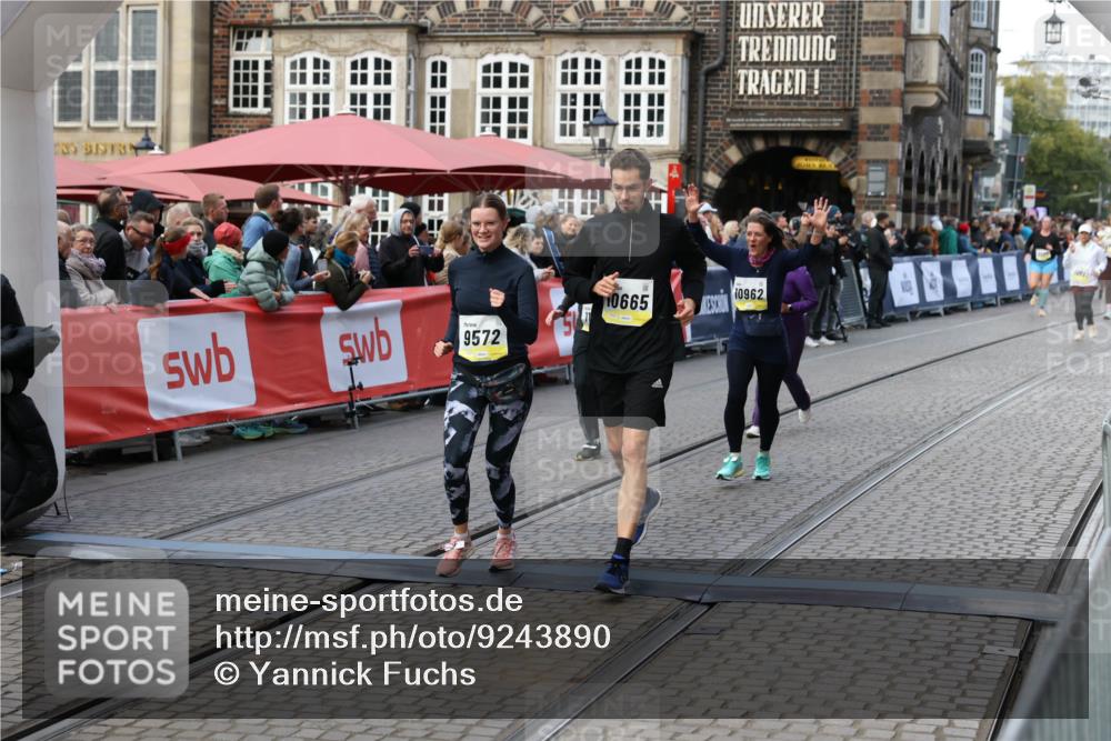 05.10.2025 - 20. swb-Marathon Bremen Yannick Fuchs http://msf.ph/oto/9243890 05.10.2025 11:10:49 Ziel 9446, 9572, 9804, 10665, 10962, 11157, 11240 meine-sportfotos.de