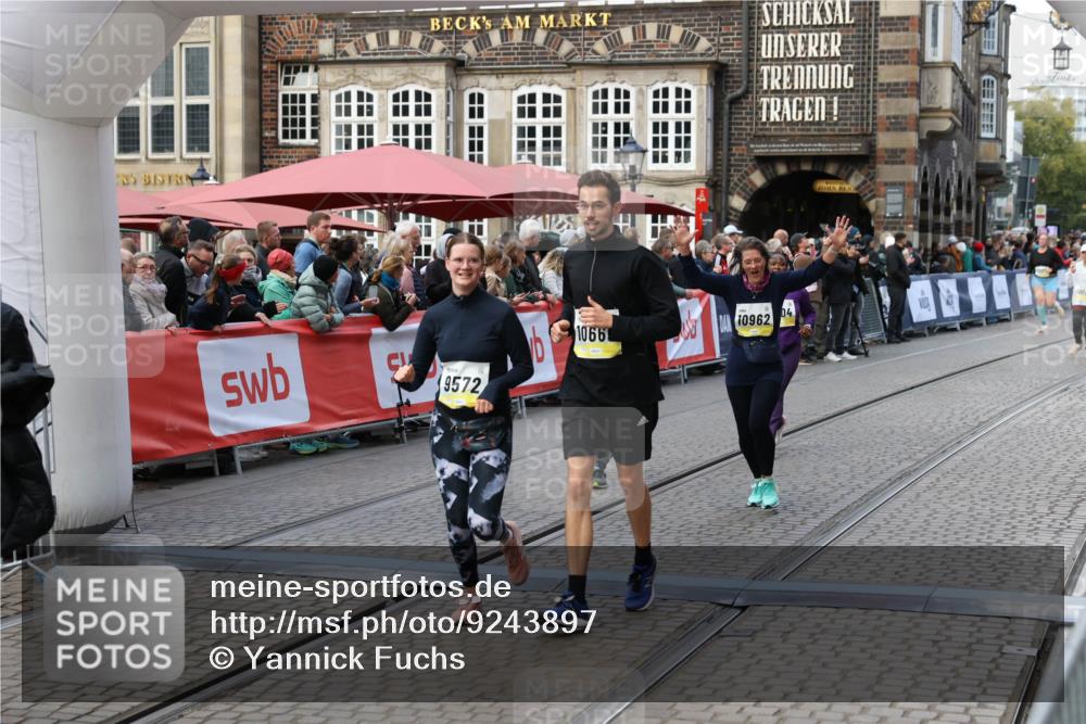 05.10.2025 - 20. swb-Marathon Bremen Yannick Fuchs http://msf.ph/oto/9243897 05.10.2025 11:10:49 Ziel 9446, 9572, 9804, 10665, 10962, 11157, 11240 meine-sportfotos.de