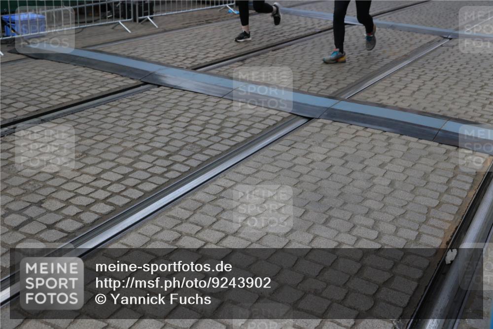 05.10.2025 - 20. swb-Marathon Bremen Yannick Fuchs http://msf.ph/oto/9243902 05.10.2025 11:09:30 Ziel 9493, 9649, 9848, 9892, 9945, 10214, 10295, 10522, 11037, 11056, 11218, 11530 meine-sportfotos.de