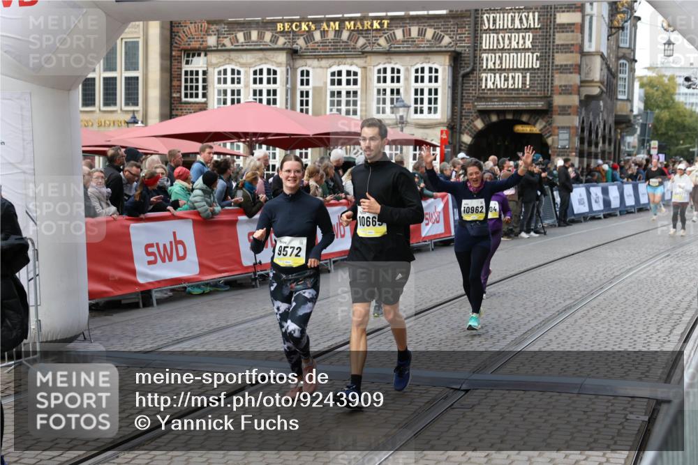 05.10.2025 - 20. swb-Marathon Bremen Yannick Fuchs http://msf.ph/oto/9243909 05.10.2025 11:10:49 Ziel 9446, 9572, 9804, 10665, 10962, 11157, 11240 meine-sportfotos.de